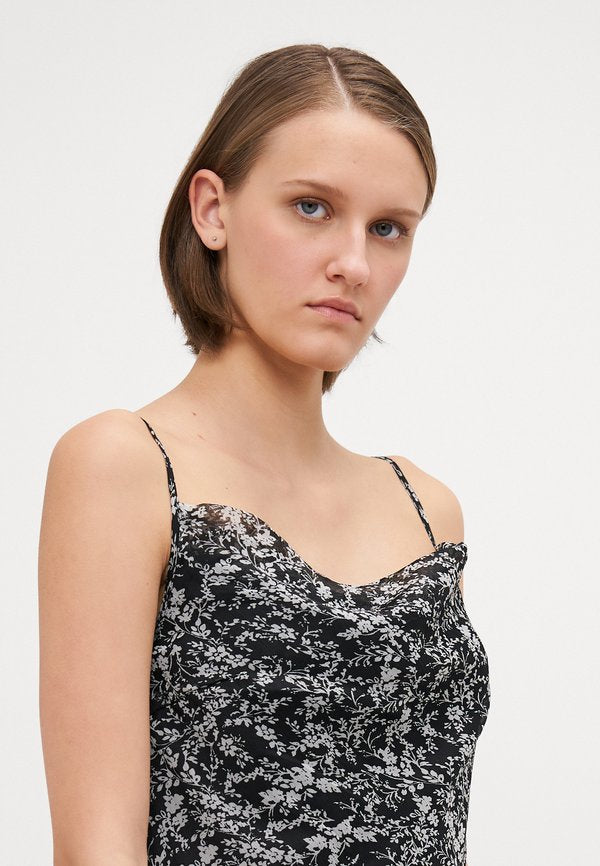 Vero Moda Tall VMSMILLA 7/8 WATERFALL DRESS