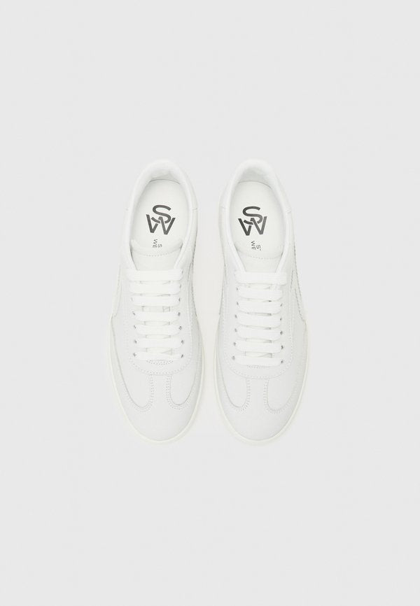 Stuart Weitzman RUNAROUND