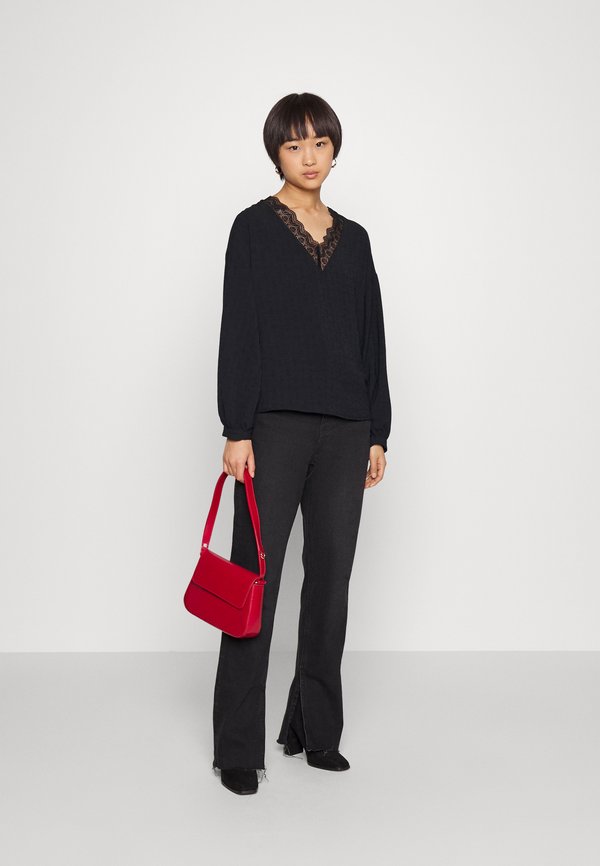 Vero Moda Petite VMLYRA V-NECK