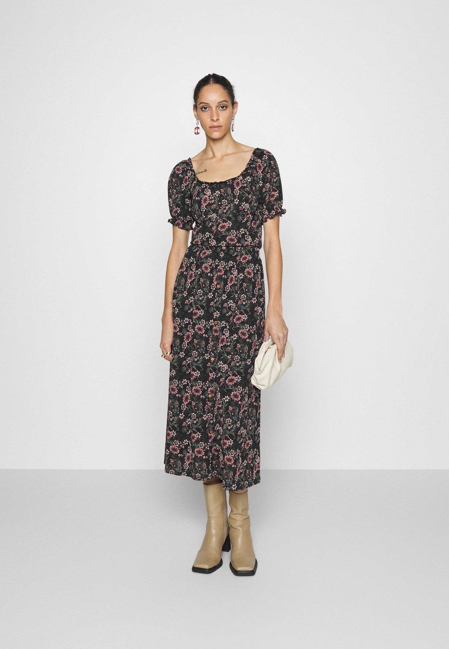 ONLY Tall ONLPELLA  V NECK