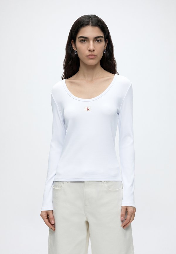 Calvin Klein Jeans LS WOVEN LABEL 2X2 RIB SCOOP NEC - Long sleeved top - lacey lilac