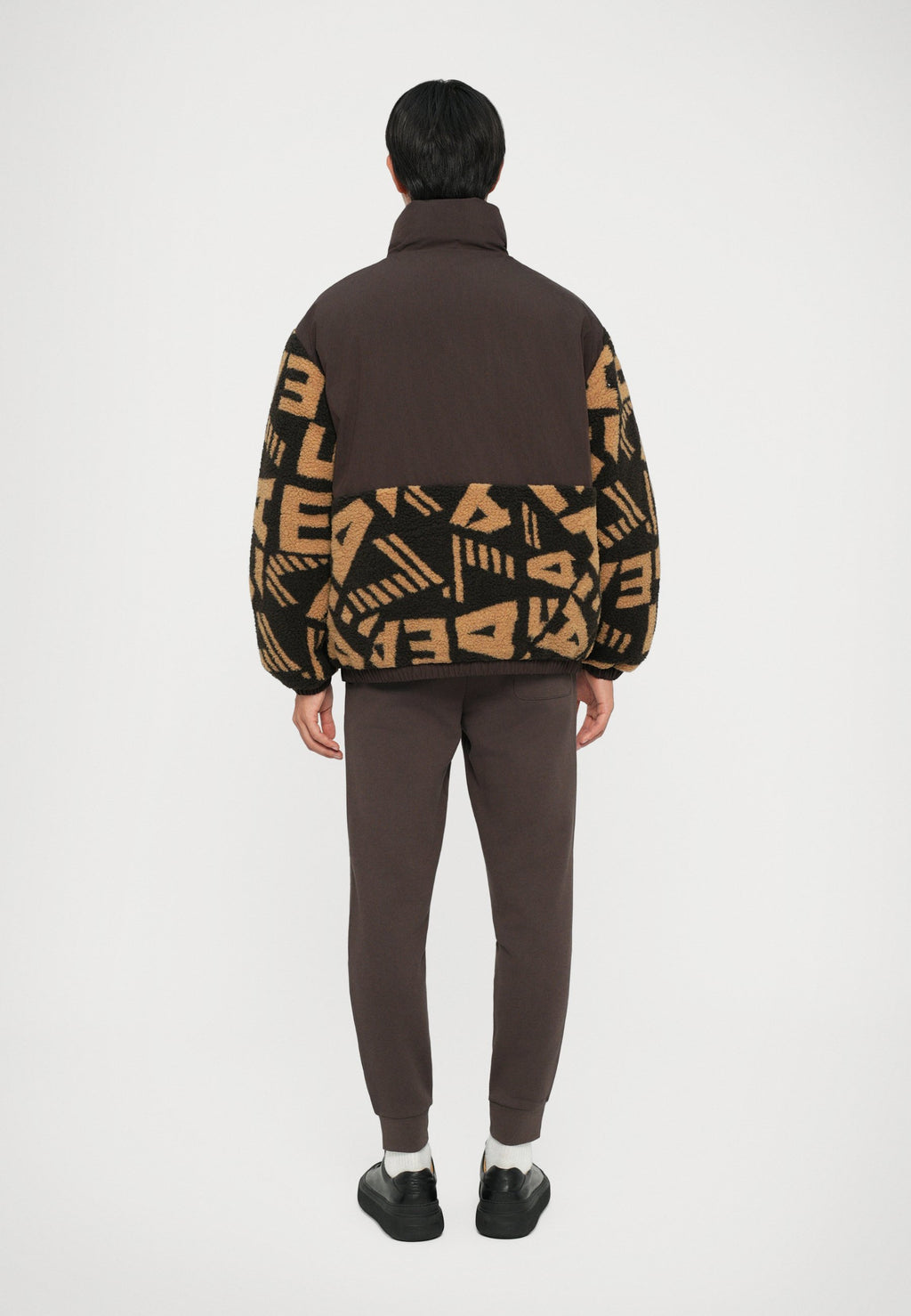 MOUNTAIN JACKET LOGO Media 4
