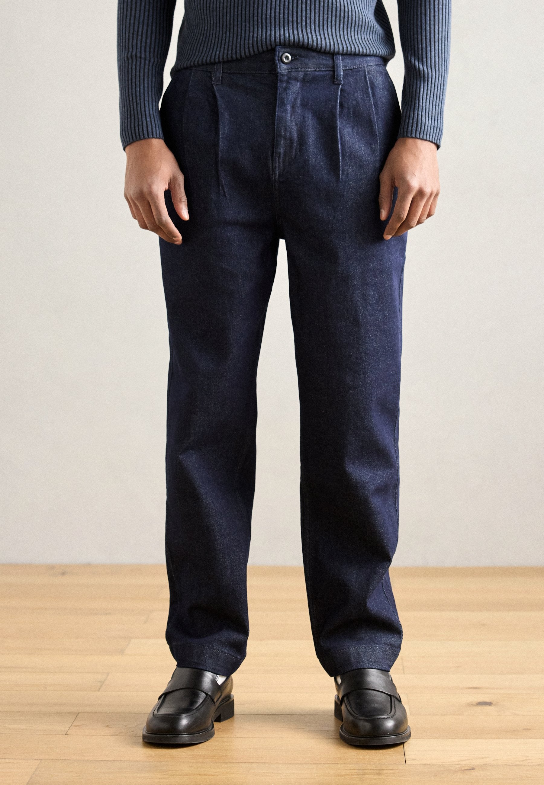 DOUBLE PLEAT PANTS Media 3