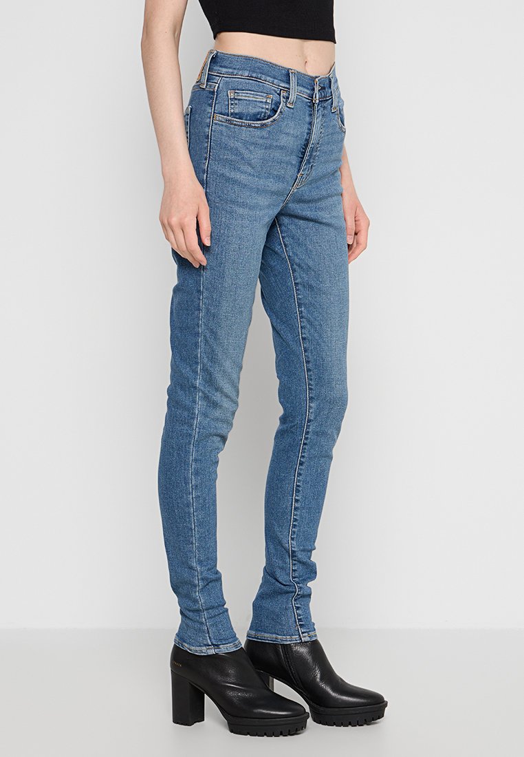 Levi's® 720® HIGH RISE SUPER SKINNY