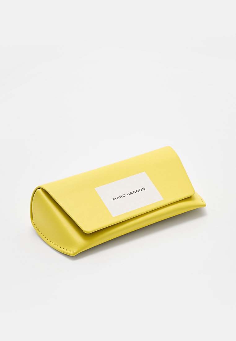 MARC JACOBS