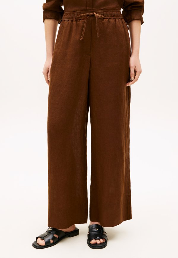 Tommy Hilfiger PANTS - Trousers - legacy brown
