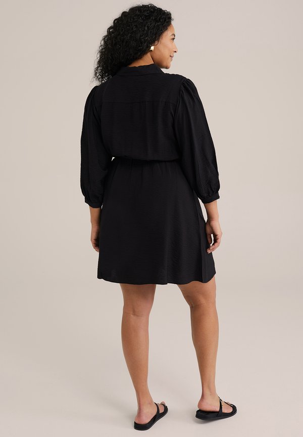WE Fashion CURVE