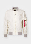 Hellbeige Bomberjacke aus Nylon, mit gerippten Bündchen und grauem Kragen. Reißverschluss mit einer Seitentasche und roten Etikett-Details.
