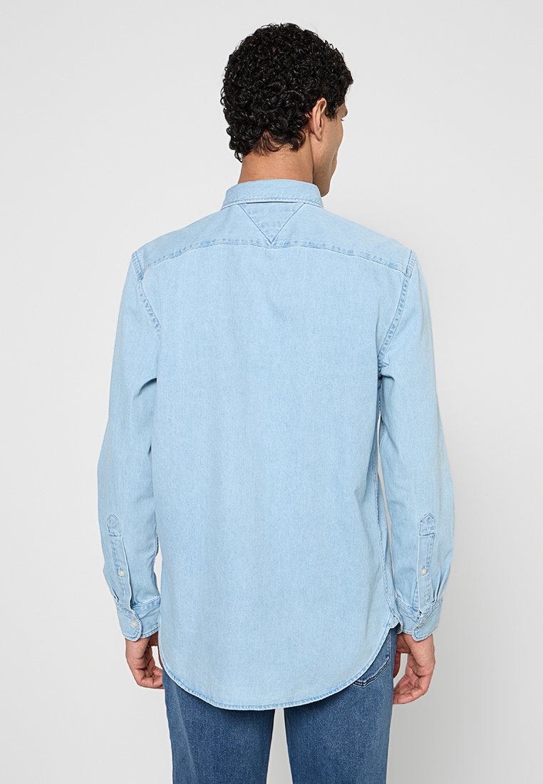 REGULAR FIT  Media 4