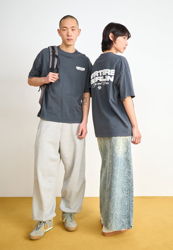 Vertere Berlin STUDIO LOGO UNISEX