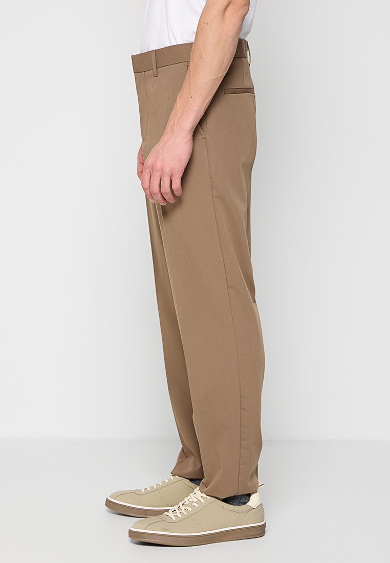 RELAXED FIT  Media 2