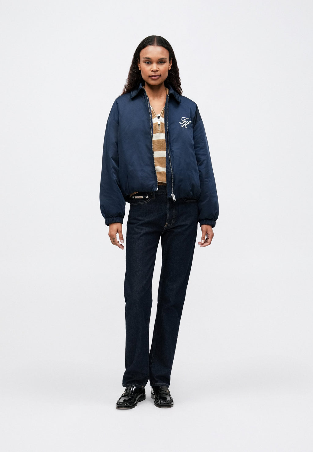 WATER REPELLENT SATIN RELAXED PADDED JACKET Media 2