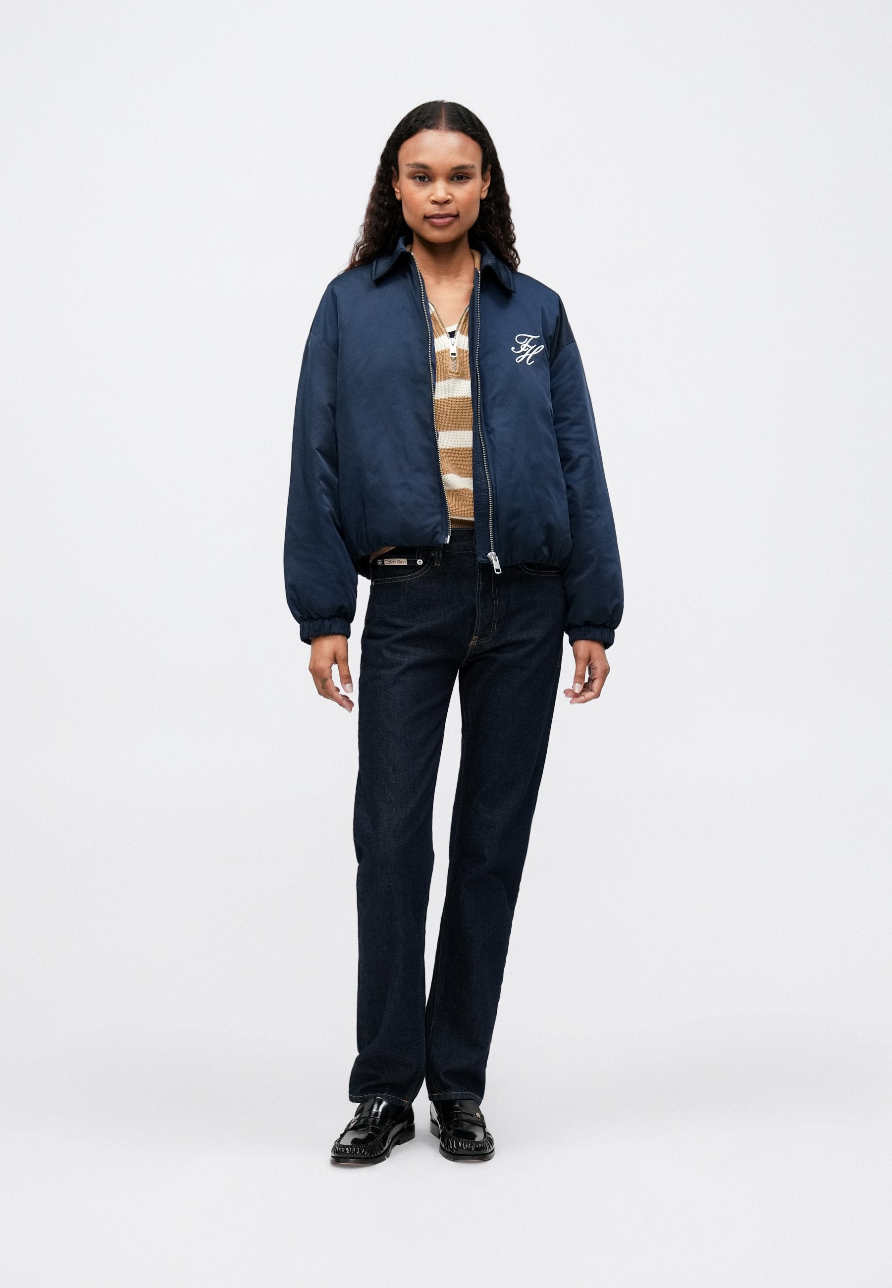 WATER REPELLENT SATIN RELAXED PADDED JACKET Media 2