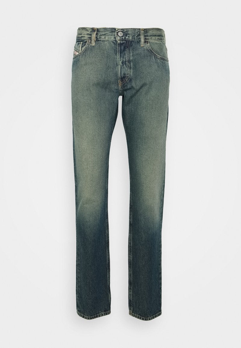Ausgeblichene blaue Jeans aus Denim, mit geradem Schnitt, Kontrastnähten und Knopfleiste. Verfügt über zwei Vordertaschen und eine aufgesetzte Gesäßtasche.