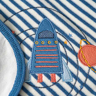 Lätzchen mit Raketen-Motiv, blau ALANA