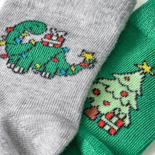 Socken mit Weihnachtsbaum- und Dino-Motiv, grün + grau, Gr. 23/26 ALANA