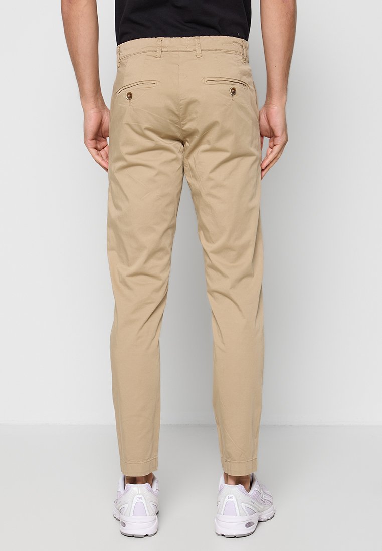 RELAXED FIT  Media 3