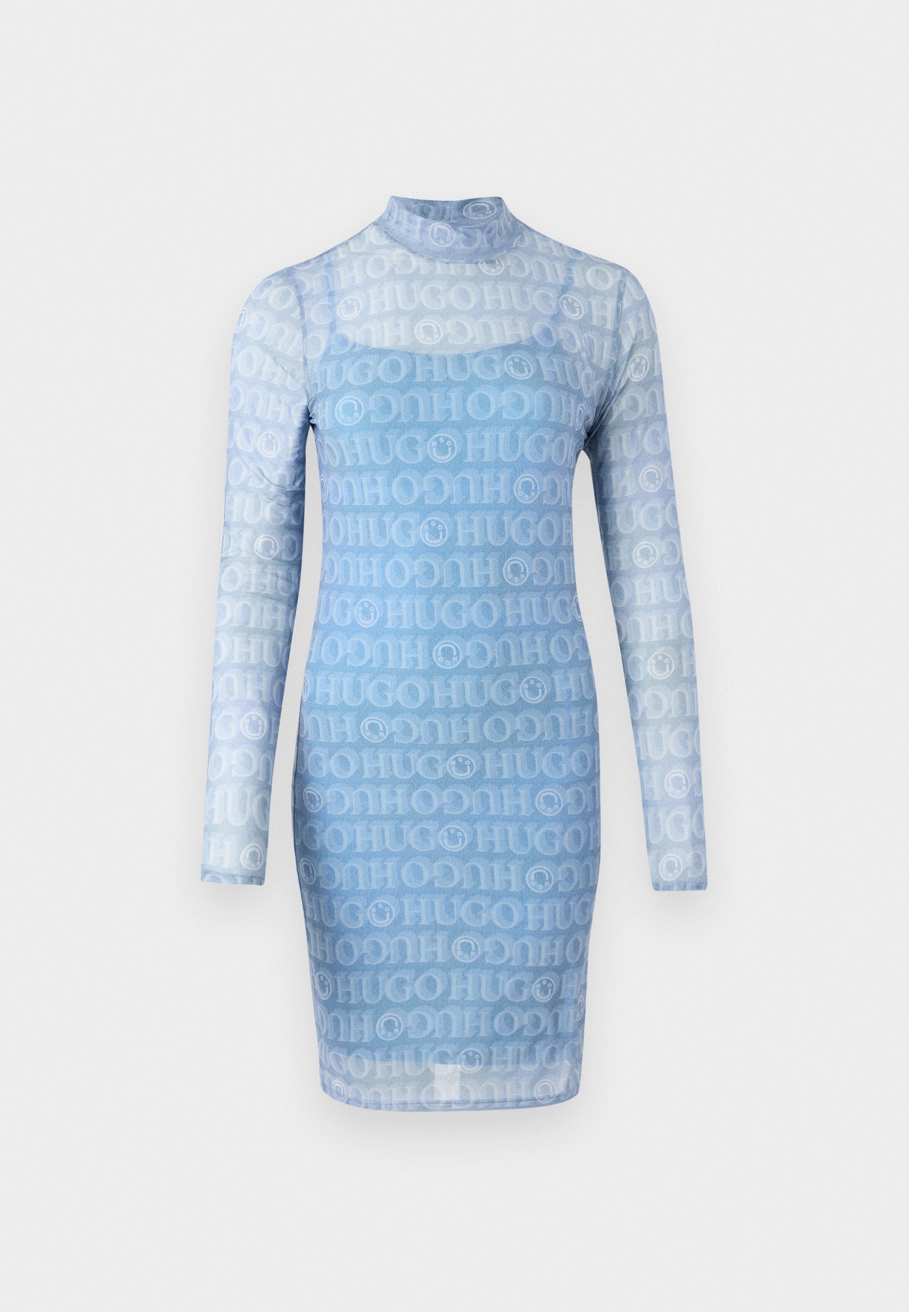 Blaues langärmliges Kleid aus transparentem Stoff mit einem ganzflächigen, wiederholten "HUGO"-Logo-Muster, hohem Kragen und taillierter Silhouette.