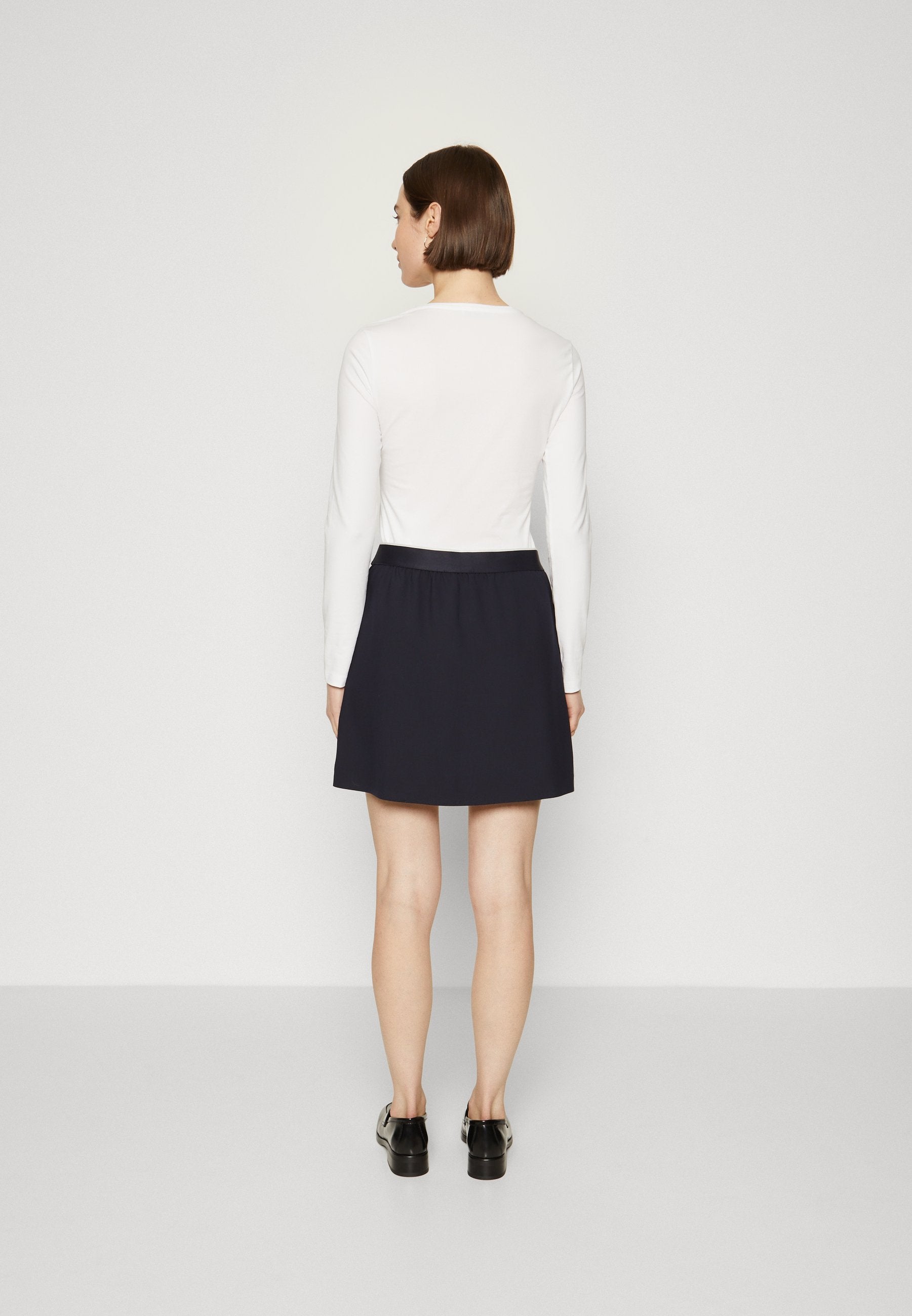 SHORT SKIRT Media 4