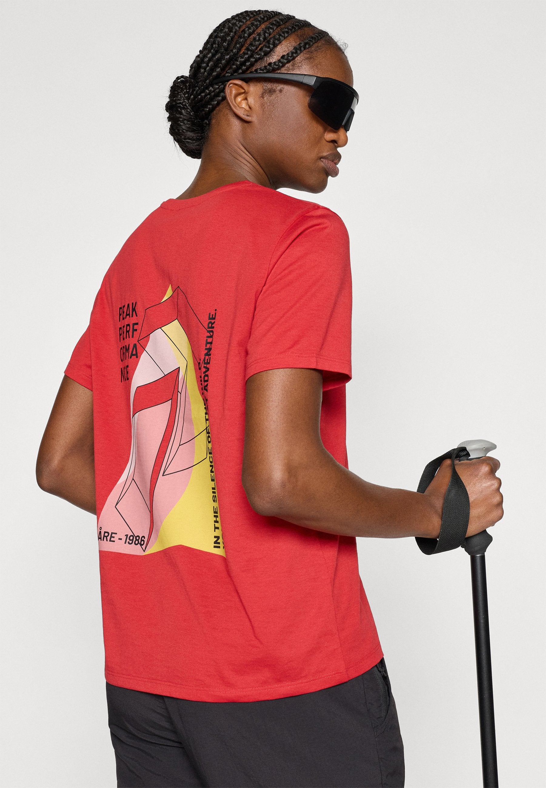 Peak Performance EXPLORE GRAPHIC TEE