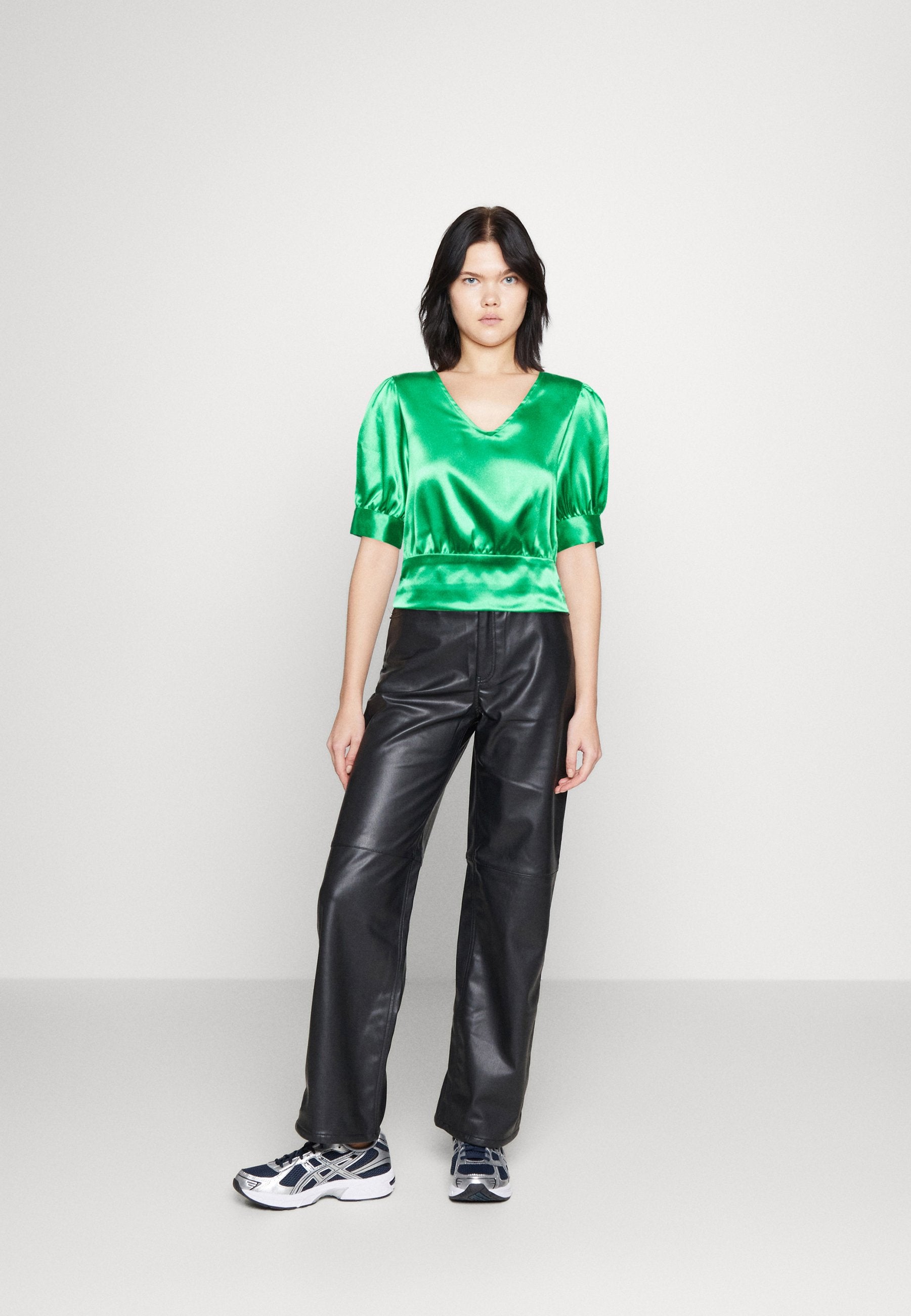 VILA VIJECKEL V NECK SHORT