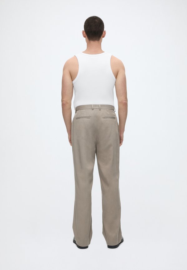 Les Deux REECE PLEATED SUIT PANTS