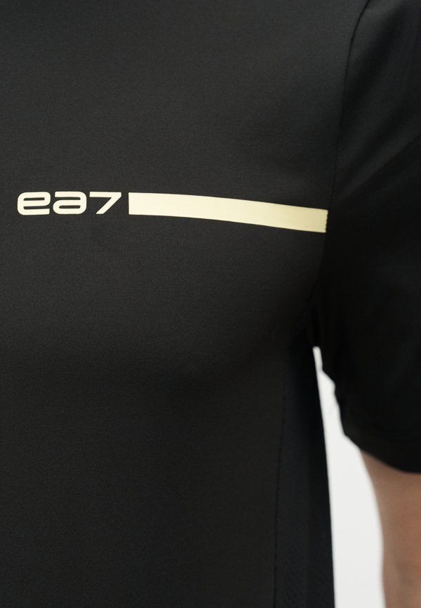 EA7 Emporio Armani TRAIN LOGO SERIES TEE