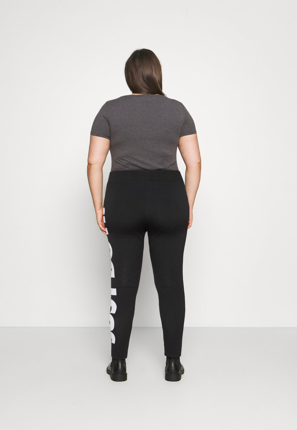 Nike Sportswear PLUS