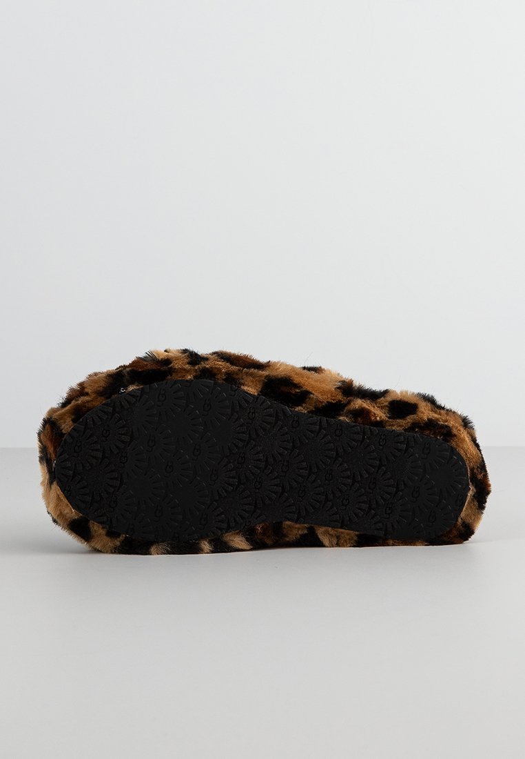 UGG FLUFF YEAH