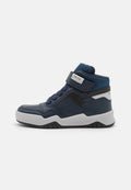 Hochschnittige Sneakers mit einem Obermaterial aus Marineblau-Leder, einer weißen Gummisohle und einem Klettverschluss, verziert mit strukturierten Akzenten.