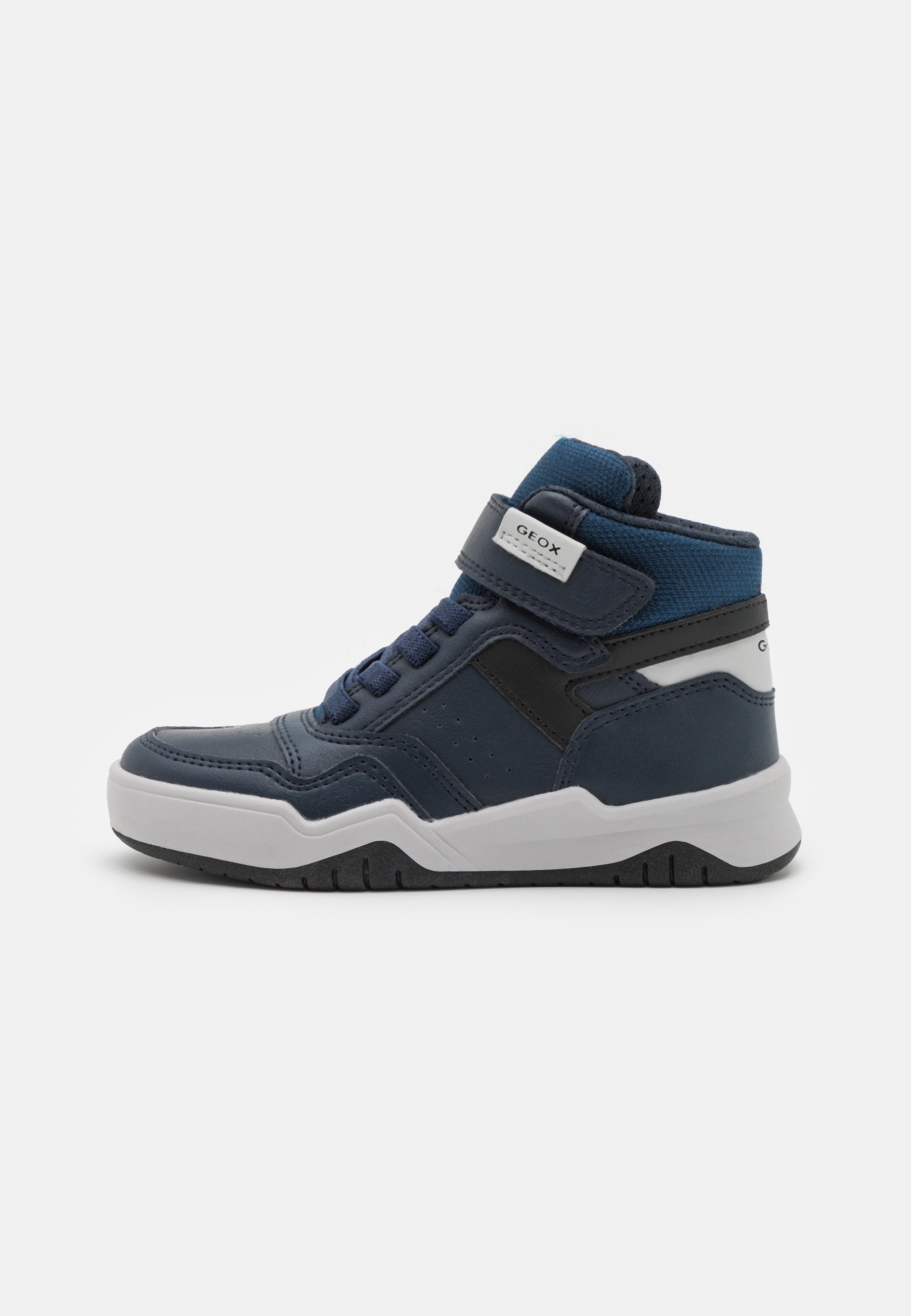 Hochschnittige Sneakers mit einem Obermaterial aus Marineblau-Leder, einer weißen Gummisohle und einem Klettverschluss, verziert mit strukturierten Akzenten.