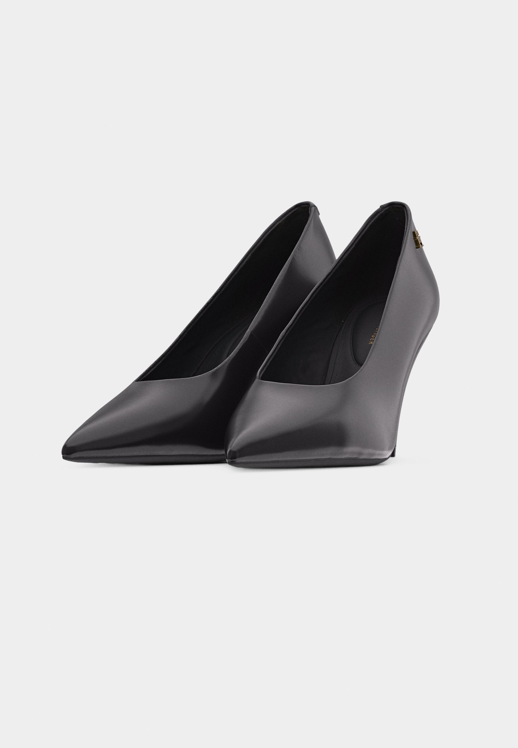 TH MONOGRAM SHINY LEATHER HIGH HEELS Media 3