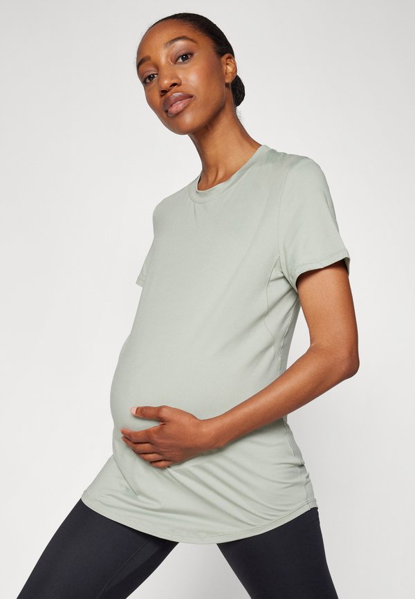 Nike Performance ONE