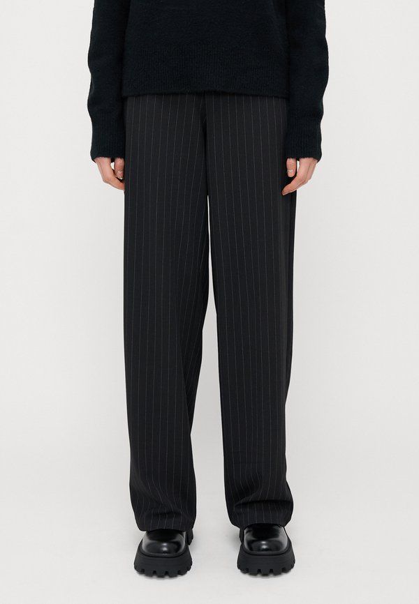 Vero Moda Tall VMBERLIN MY WIDE - Trousers - obsidian/oatmeal