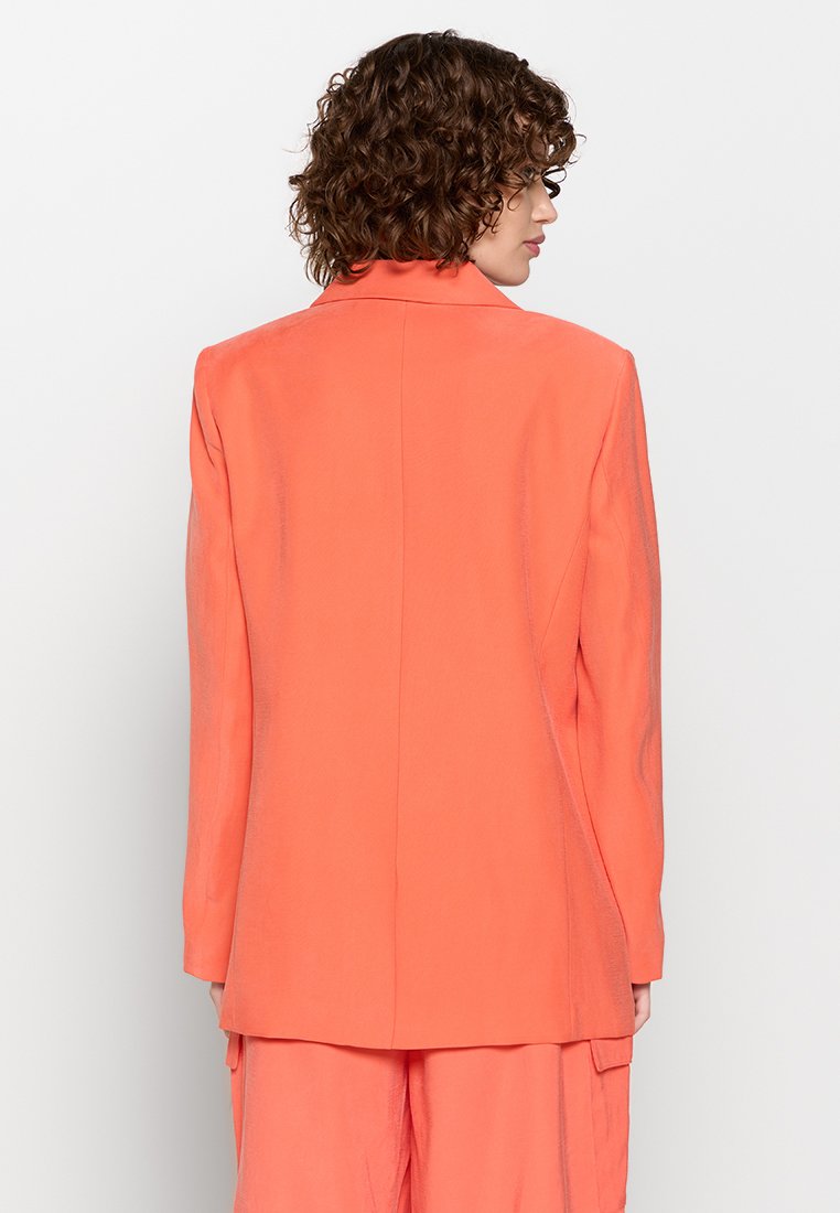 DKNY