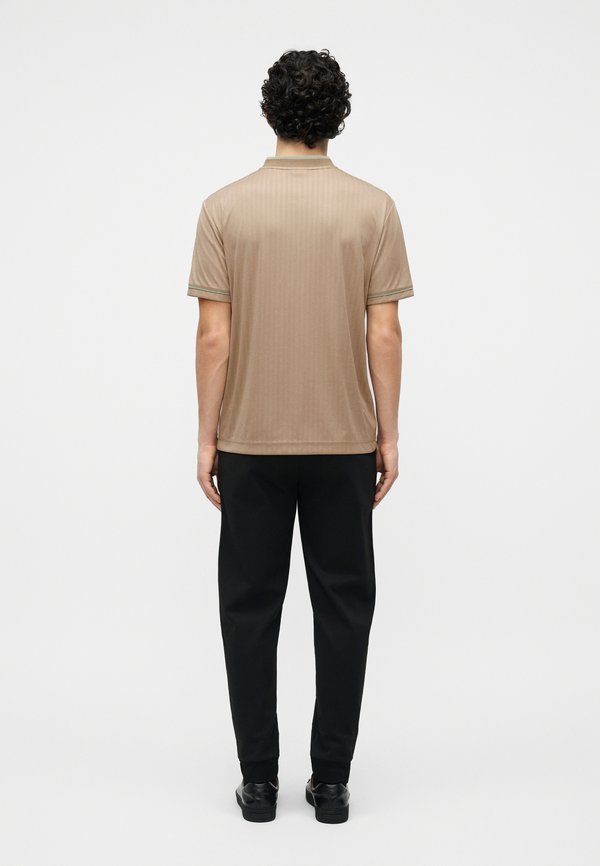 EA7 Emporio Armani TRAIN SOCCER TEE