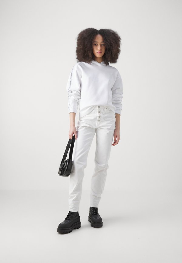 Calvin Klein Jeans MOM