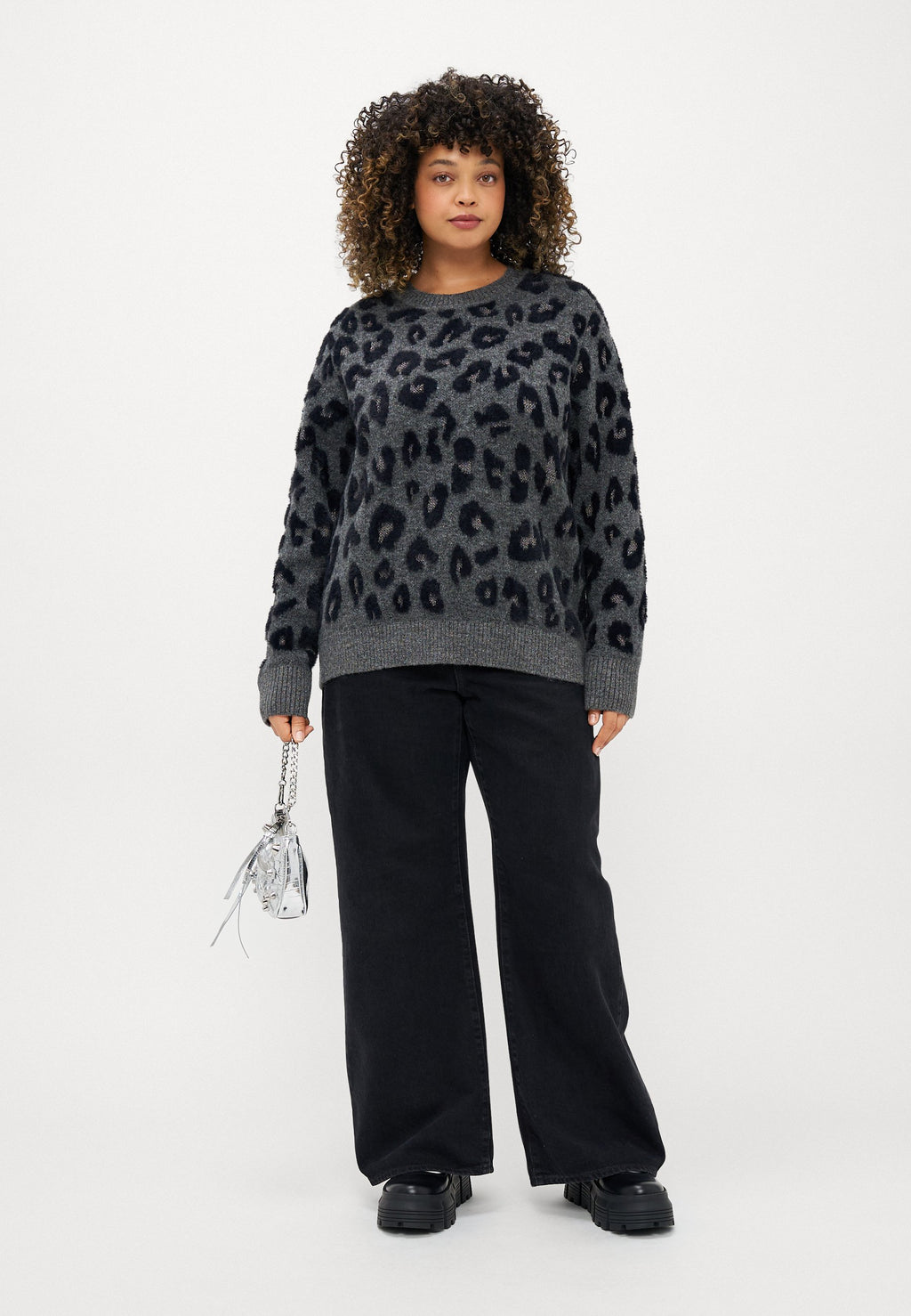 CARSARA GLITTER O NECK  Media 2