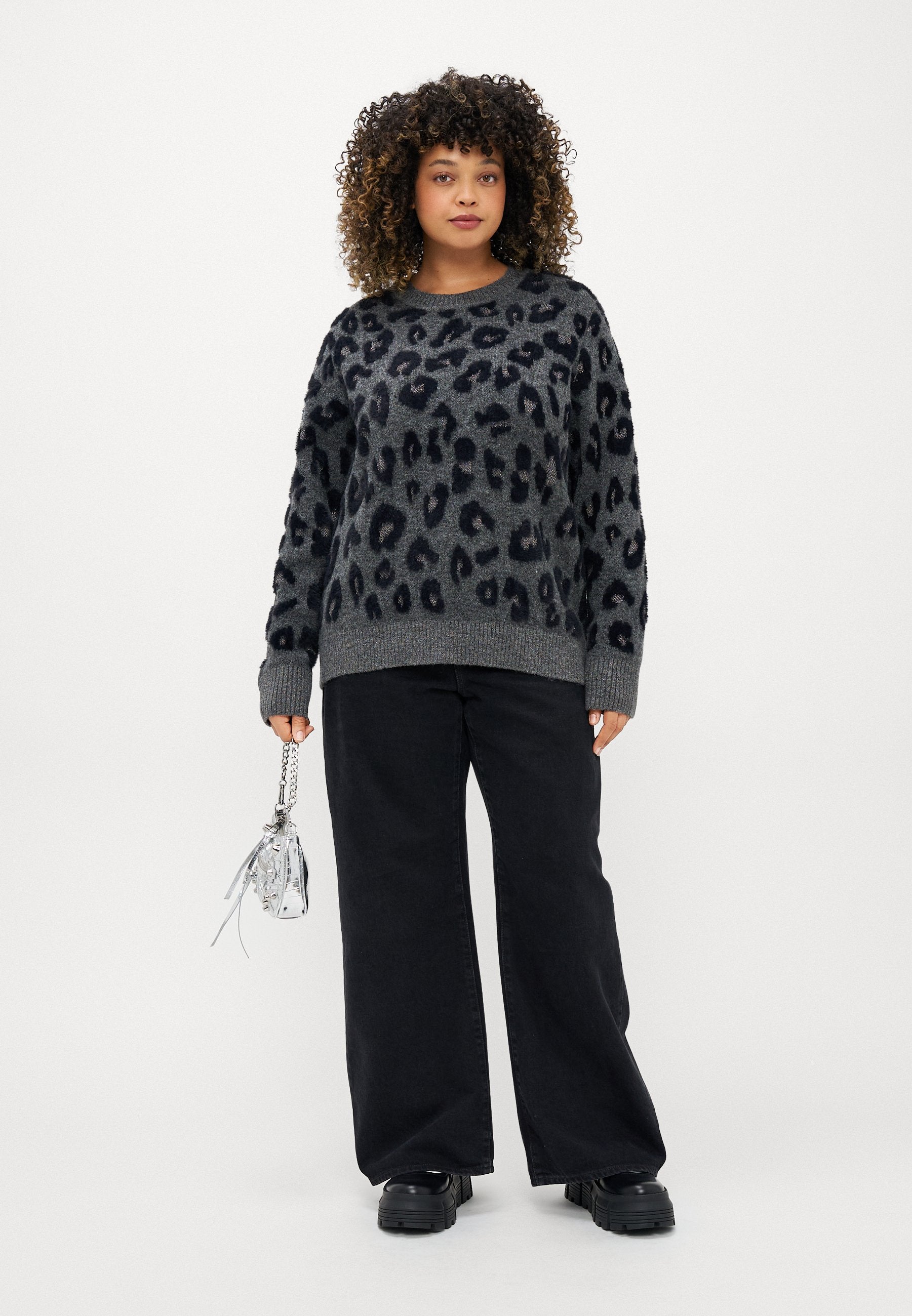 CARSARA GLITTER O NECK  Media 2