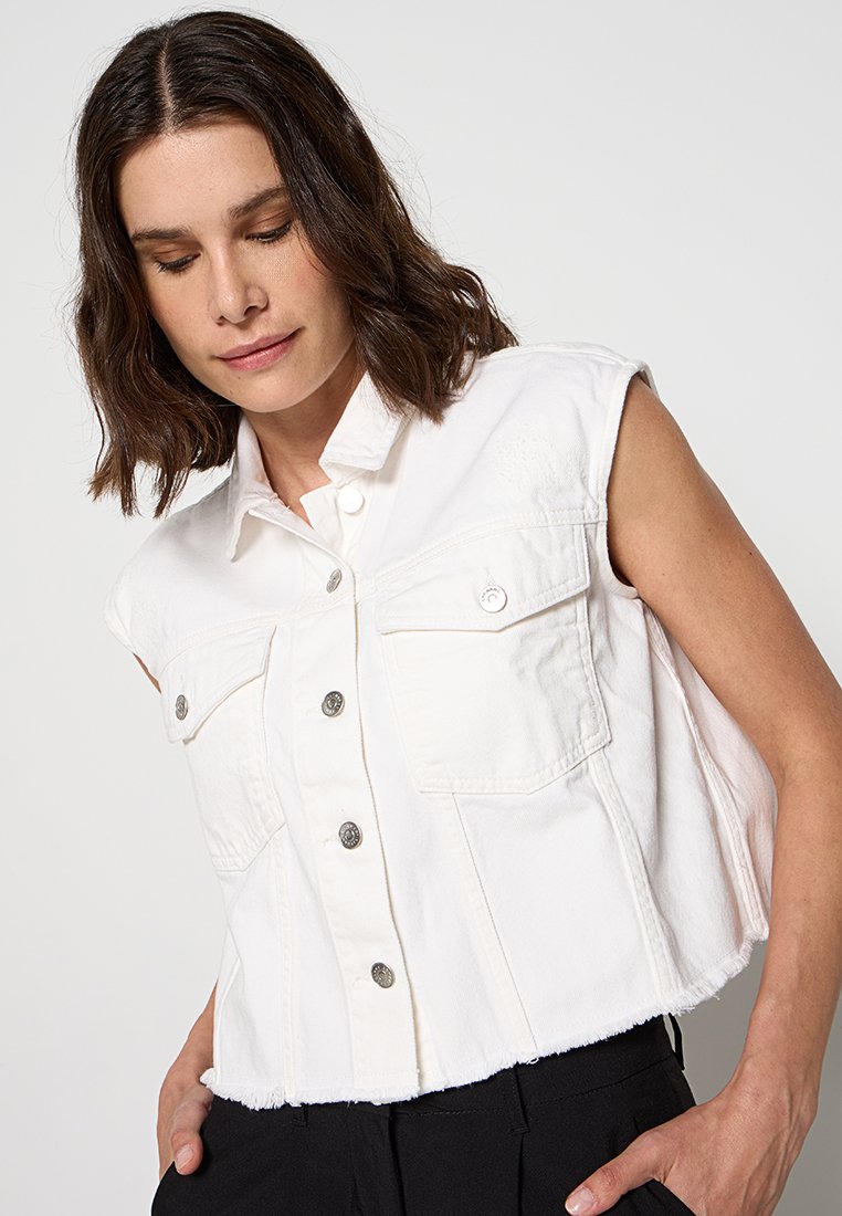 Armani Exchange Weste Media 4