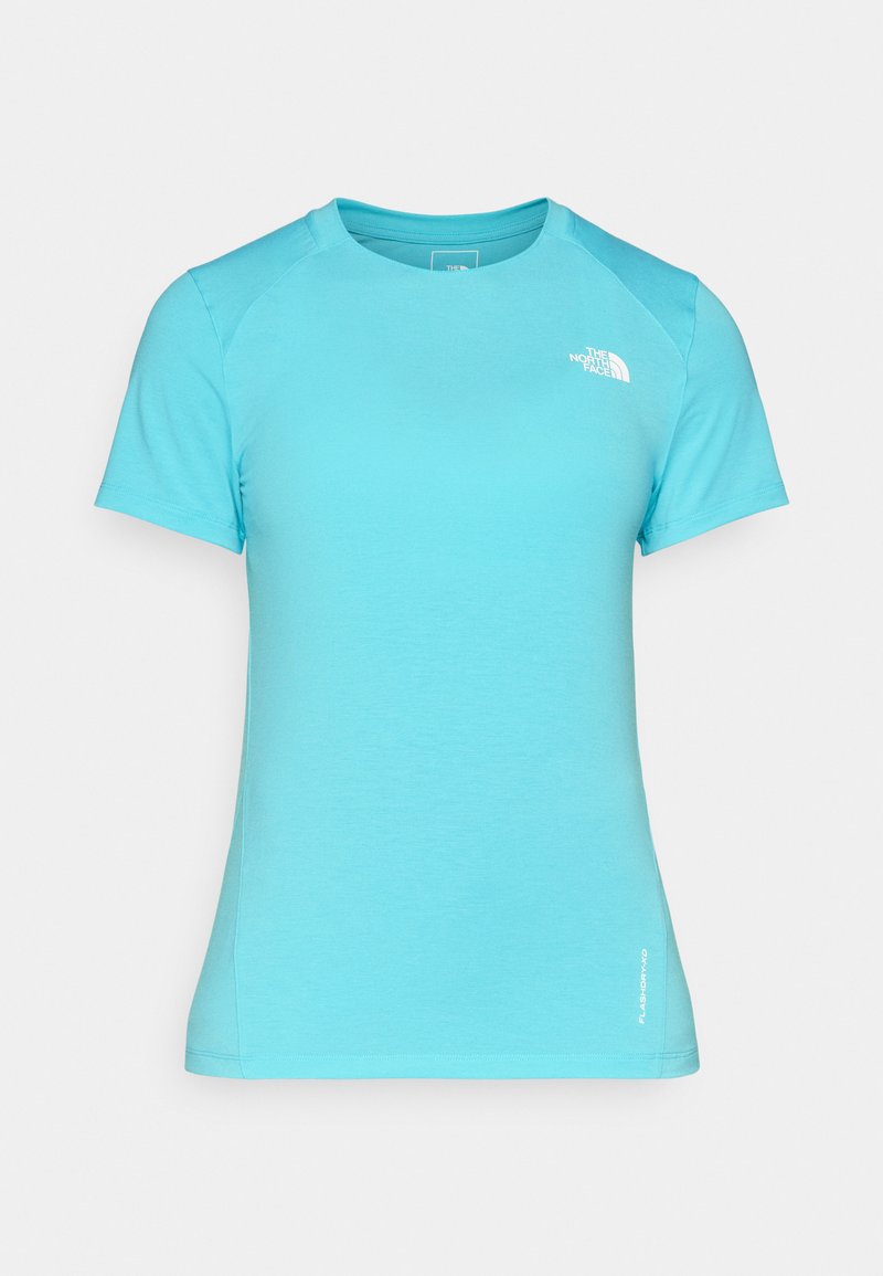 Helles blaues T-Shirt mit kurzen Ärmeln aus weichem Stoff, mit rundem Ausschnitt und einem kleinen weißen Logo oben links.