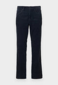 Dunkelblaue Cordhose mit geradem Bein, vorn Taschen, Reißverschluss mit Knopfverschluss und dezent vertikal gerippter Struktur.