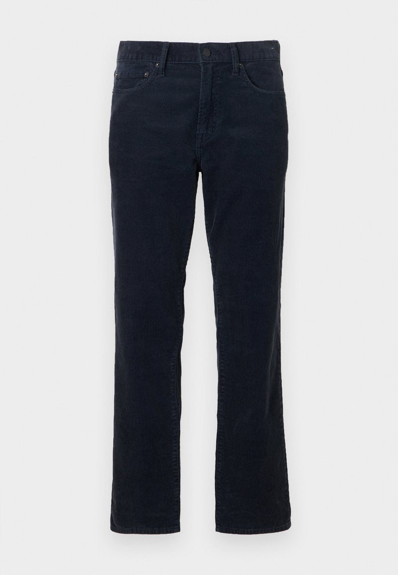 Dunkelblaue Cordhose mit geradem Bein, vorn Taschen, Reißverschluss mit Knopfverschluss und dezent vertikal gerippter Struktur.