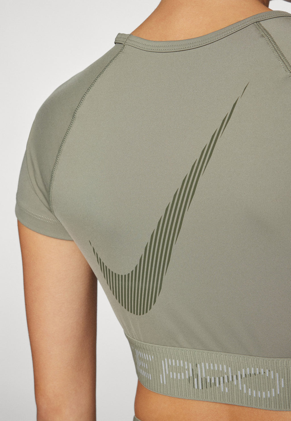 Nike Performance PRO