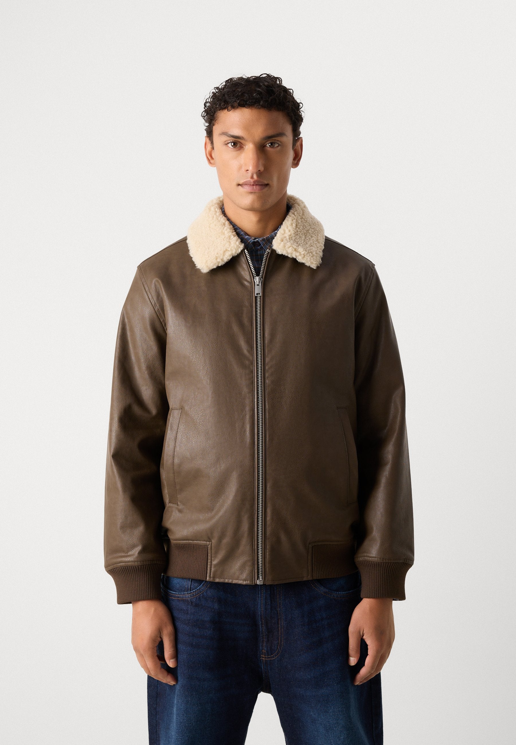 JACKET Media 4