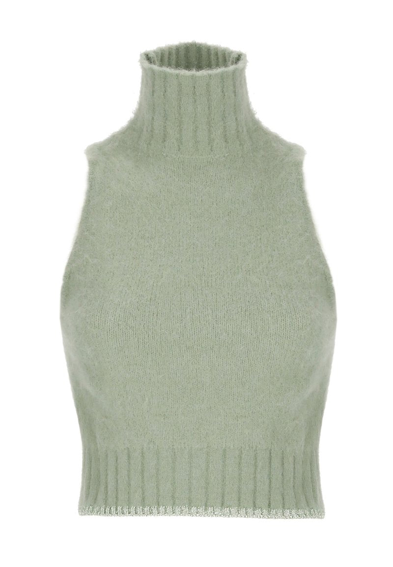 Grünes gestricktes ärmelloses Rollkragenoberteil mit geripptem Muster, hohem Kragen und figurbetontem Design, aus weichem, flauschigem Material.