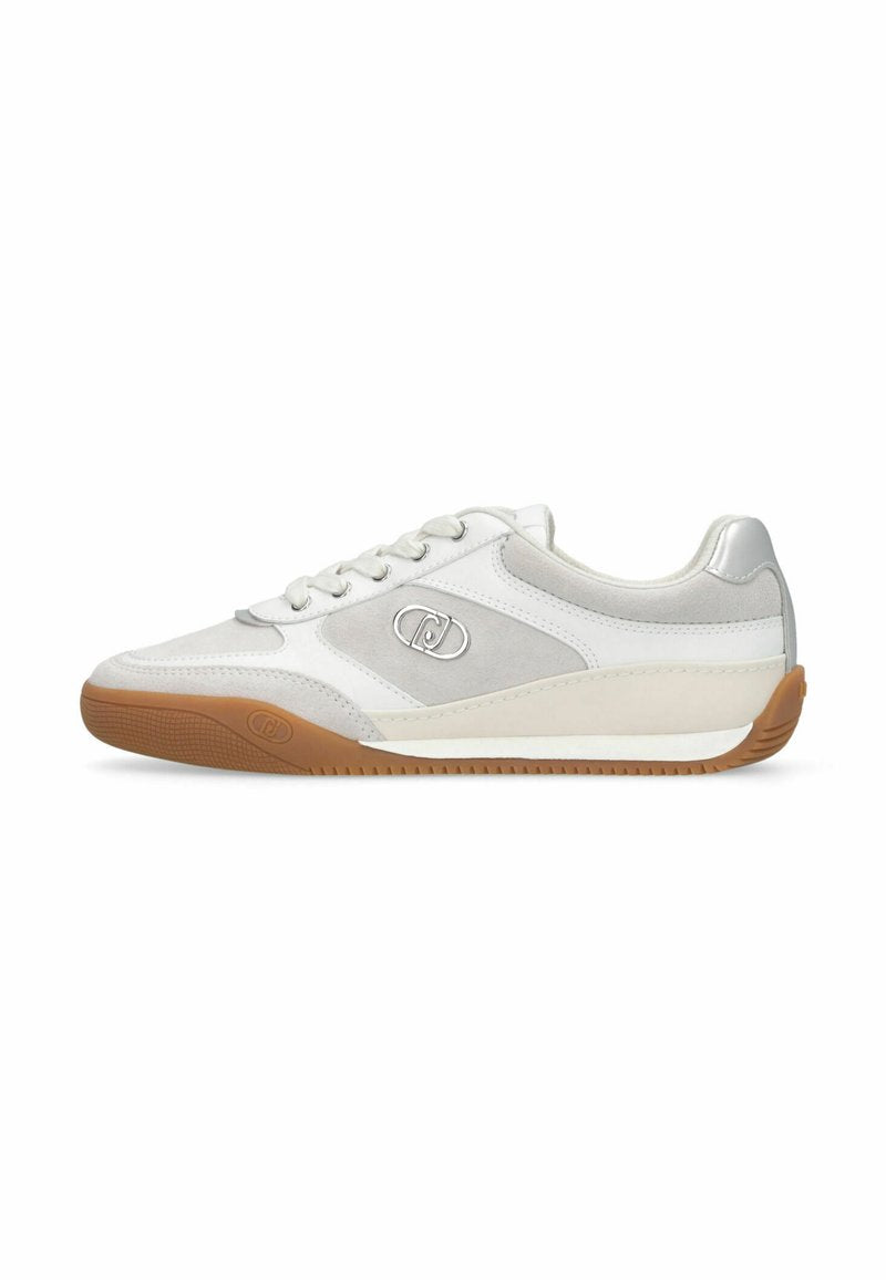 SNEAKERS Media 1