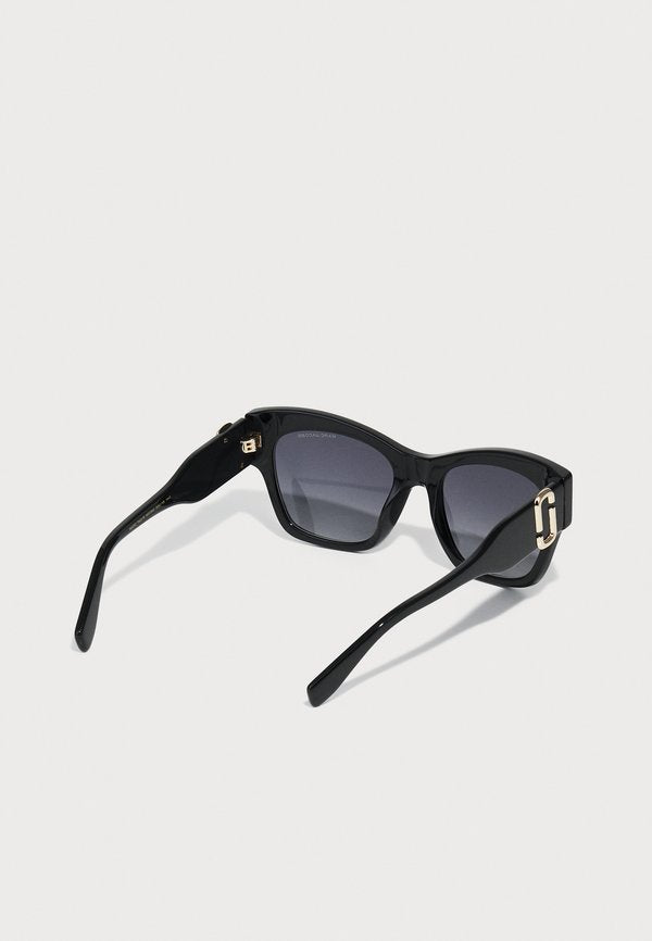 MARC JACOBS MARC