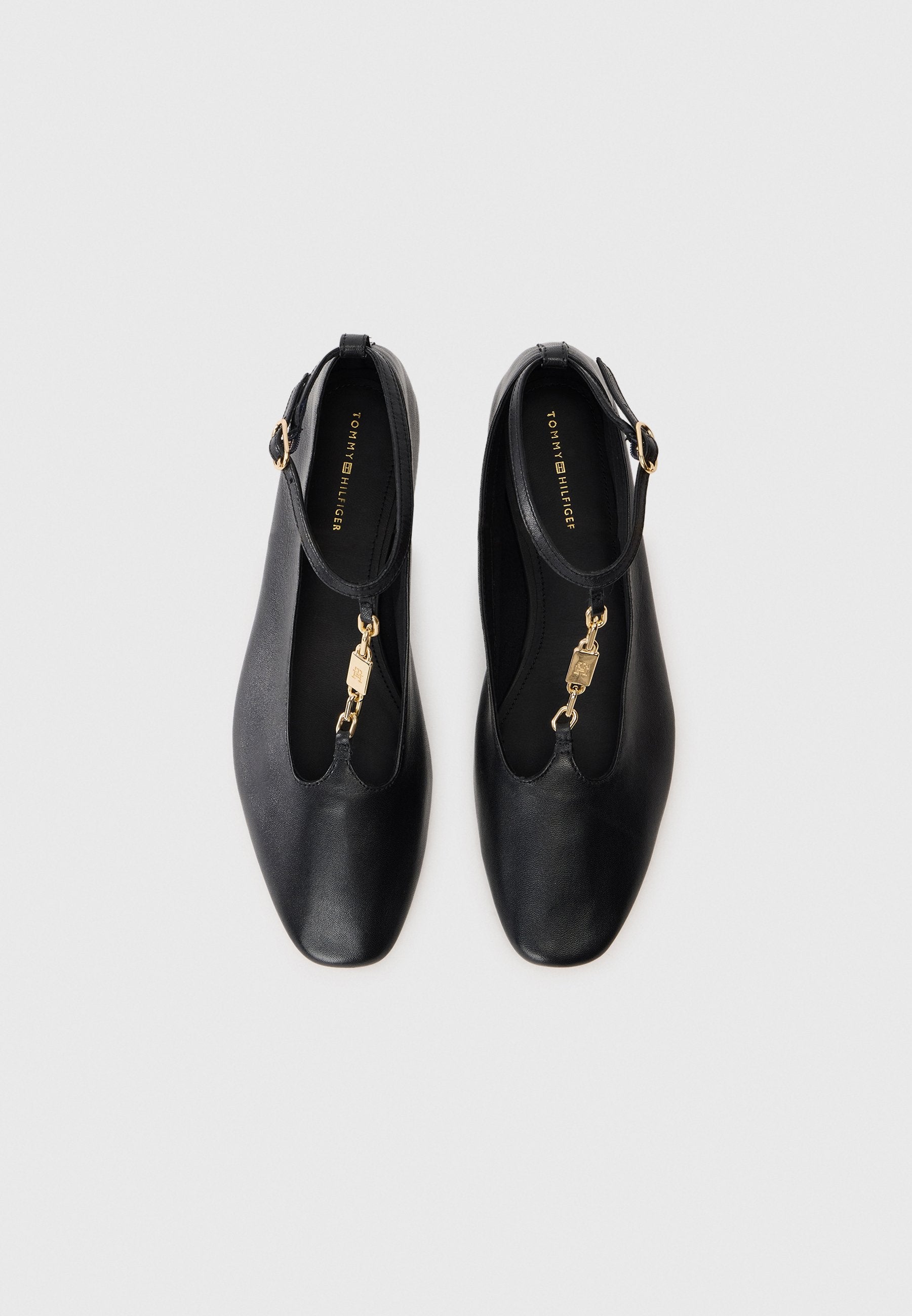 LEATHER T-BAR CHAIN BALLERINAS Media 4