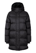 Schwarze Daunenjacke mit Kapuze, gestepptem Design, langen Ärmeln und gerippten Bündchen. Glattes, glänzendes Material mit einem leichten, aber isolierten Aussehen.